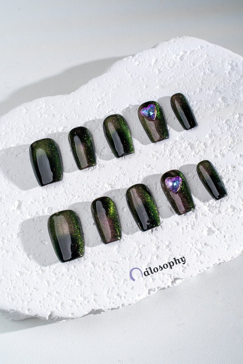 Nailosophy أظافر جل مضغوطة يدوية الصنع بتصميم جالاكسي عين القط مع سحر القلب | شكل كوفين - Image 1
